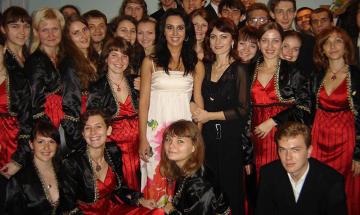 2008.10.06 Джамала (Сусанна Джамаладінова) з учасниками хорової капели КПІ після концерту