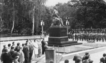 1962. Відкриття пам'ятника Пушкіна.