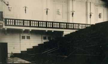 1903. Аудиторія