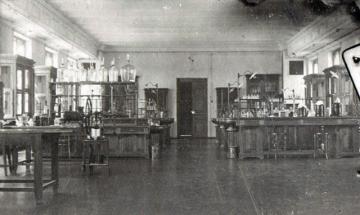 1903. Лабораторія