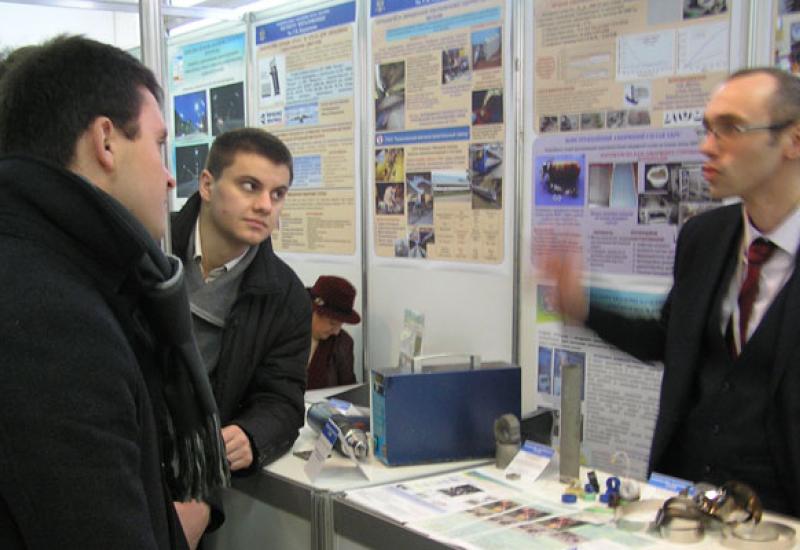 2013.11.20 The students of the department of SAEDS on the exhibition NAS of Ukraine