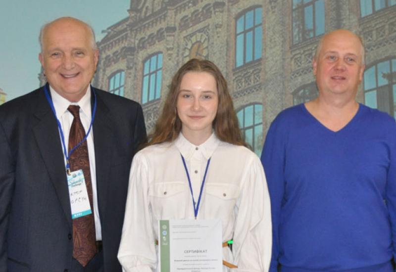 From left to right, chairman of the international jury Victor Korsun (USA), Elizabeth Stolarchuk and her supervisor Oleg Kozlenko