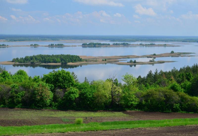 "View of the Dnieper from Vytochiv"