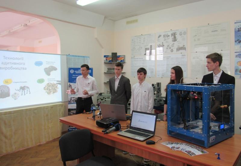 2017.04.14 презентація створеного школярами 3D-принтера