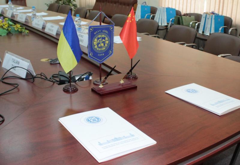 2019.05.22 delegations of two institutions of the higher education from People's Republic of China
