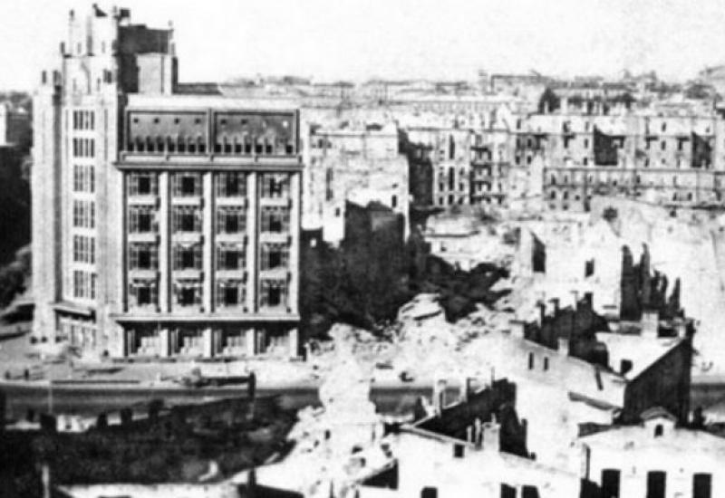 Київ, Хрещатик, будівля ЦУМу, 1942 рік