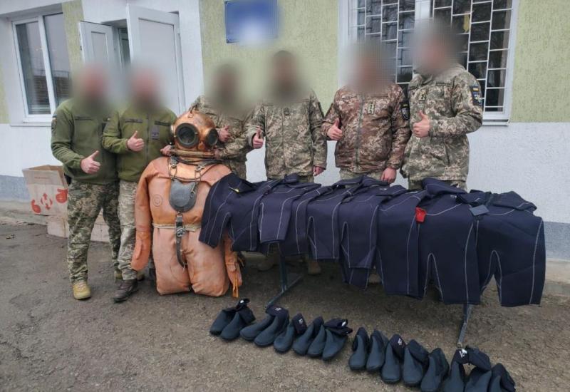 КПИ передал очередную партию гидрокостюмов военным