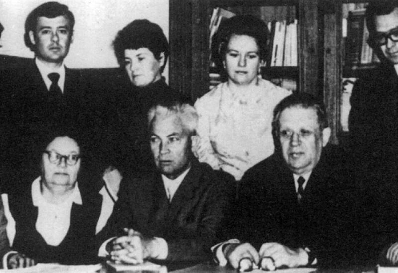 O.S. Plygunov with the staff of the chair of THP and ZHT. 1973