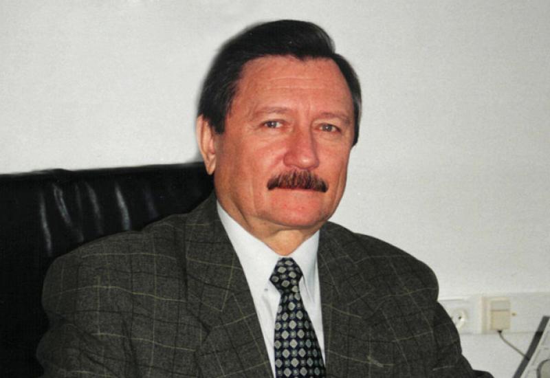 Artur Veniaminovich Prakhovnyk