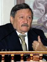 Праховник Артур Веніамінович виступає на конференції