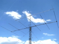 обертові антени, розроблені членами клубу та змонтовані на даху корпусу № 22  ІЕЕ