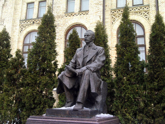 пам'ятник Патону  Євгену Оскаровичу на території НТУУ КПІ