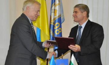 2012.11.13 Підписано угоду з Міжнародним університетським коледжем (Республіка Болгарія)