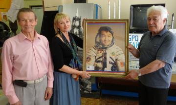 2018.06.08 The museum was presented with a portrait of the  astronaut