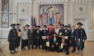 Відбулася церемонія вручення дипломів для іноземних громадян в залі вченої ради КПІ ім. Ігоря Сікорського
