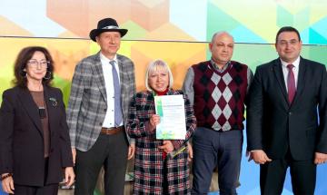 Керівниця Інноваційної екосистеми Sikorsky Challenge Ukraine І. Малюкова, автори проєкту – Г. Гайко, В. Вапнічна, А. Ган та ректор КПІ ім. Ігоря Сікорського А. Мельниченко