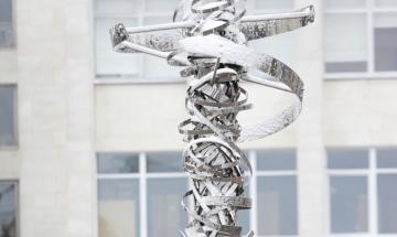 26.11.2022 Скульптура «Вируюча модель творчої ДНК»