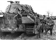 Soviet soldiers inspect a "Panther" tank captured in Uman, March 13, 1944. Soviet soldiers inspect a "Panther" tank captured in Uman, March 13, 1944.
