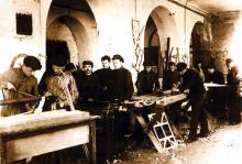 1925. Виготовлення студентами КПІ деталей планерів у столярній майстерні інституту 1925. Виготовлення студентами КПІ деталей планерів у столярній майстерні інституту