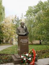 Кампус КПІ. Пам'ятник Челомею Володимиру Миколайовичу Кампус КПІ. Пам'ятник Челомею Володимиру Миколайовичу
