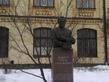 Кампус НТУУ "КПІ". Пам'ятник Сергію Лебедєву Кампус КПІ. Пам'ятник Сергію Лебедєву