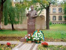 Кампус КПІ. Пам'ятник Люльці Архипу Михайловичу