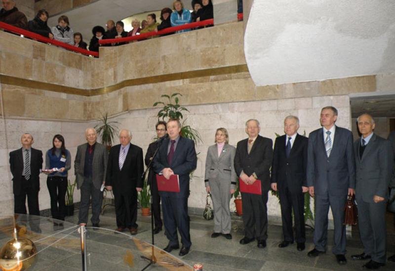 2011.02.24 Урочисте відкриття маятника Фуко в бібліотеці НТУУ "КПІ" 2011.02.24 Урочисте відкриття маятника Фуко в бібліотеці НТУУ "КПІ"