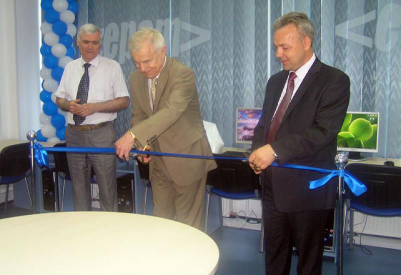 2011.06.16 Відкриття нової лабораторії, обладнаної «ЕPAM Systems», на ФІОТ 2011.06.16 Відкриття нової лабораторії, обладнаної «ЕPAM Systems», на ФІОТ