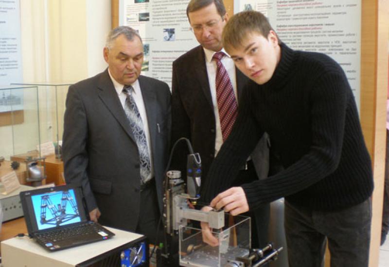 2010.12.16 Семінар під керівництвом зав. каф. КВМ проф. В.Б. Струтинського 2010.12.16 Семінар під керівництвом зав. каф. КВМ проф. В.Б. Струтинського