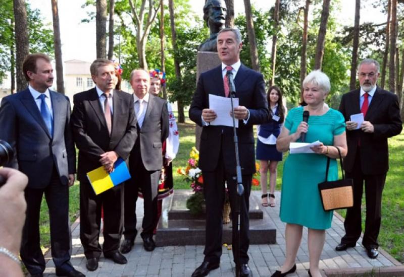 2013.06.13 Відкриття пам’ятники Петару Нєгошу