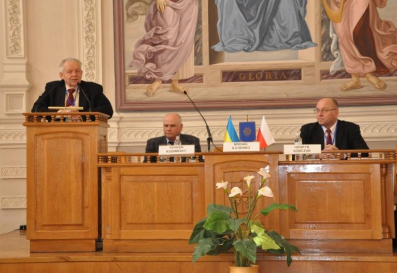 2013.12.03 На трибуні проректор НТУУ «КПІ» з наукової роботи Михайло Ільченко 2013.12.03 На трибуні проректор НТУУ «КПІ» з наукової роботи Михайло Ільченко