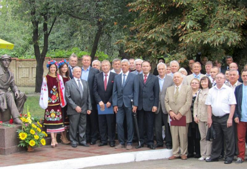 2014.08.28 В НТУУ «КПІ» відкрито Алею зірок і пам’ятник видатному авіаконструктору Костянтину Калініну 2014.08.28 В НТУУ «КПІ» відкрито Алею зірок і пам’ятник видатному авіаконструктору Костянтину Калініну
