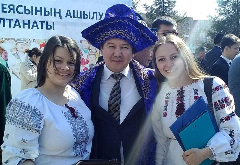 Колектив КПІ, студентки К.Редько та І.Денисова в Казахстані Колектив КПІ, студентки К.Редько та І.Денисова в Казахстані
