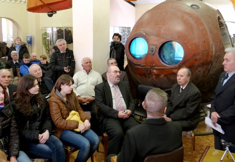 2015.03.18 Круглий стіл до дня першого виходу людини у відкритий космос 2015.03.18 Круглий стіл до дня першого виходу людини у відкритий космос