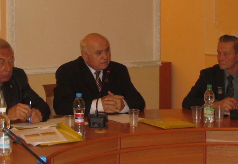 2015.10.24 Круглий стіл / Зліва направо М.М.Філатов, І.І.Олійник, О.С.Болтенко 2015.10.24 Круглий стіл / Зліва направо М.М.Філатов, І.І.Олійник, О.С.Болтенко