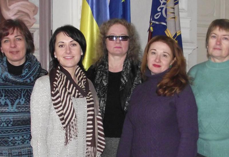 Колектив КПІ. Зліва направо: К.В. Кириленко, Ю.С. Мірошниченко,О.М. Біляєва, Л.А. Хрокало, Н.А. Білоусова Колектив КПІ. Зліва направо: К.В. Кириленко, Ю.С. Мірошниченко,О.М. Біляєва, Л.А. Хрокало, Н.А. Білоусова
