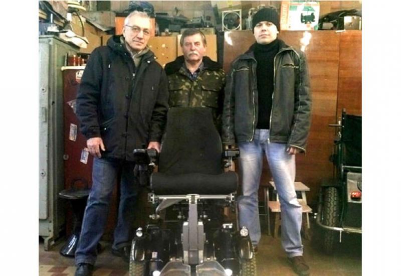 Колектив КПІ. Зліва направо В.Є.Павленко, Ю.П.Тугаєнко, М.В.Третьяк Колектив КПІ. Зліва направо В.Є.Павленко, Ю.П.Тугаєнко, М.В.Третьяк