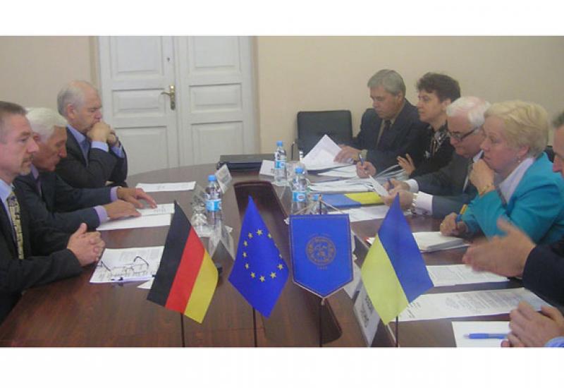 2015.09.09 зустріч з керівником Інституту матеріалознавства Університету ім. Отто-фон-Геріке (м.Магдебург) професором Міхаелeм Шеффлером 2015.09.09 зустріч з керівником Інституту матеріалознавства Університету ім. Отто-фон-Геріке (м.Магдебург) професором Міхаелeм Шеффлером