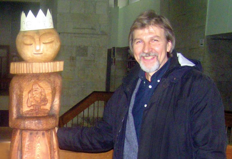 В.Пушкін біля своєї скульптури Сесія В.Пушкін біля своєї скульптури Сесія