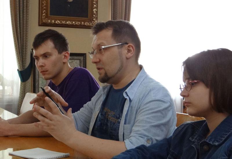 Члени команди розробників проекту Mars Hopper В. Осауленко, О. Буткалюк і  С. Буткалюк під час зустрічі в НТУУ КПІ