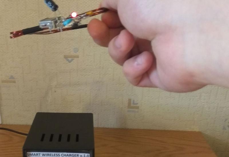 Інтелектуальний бездротовий зарядний пристрій Інтелектуальний бездротовий зарядний пристрій