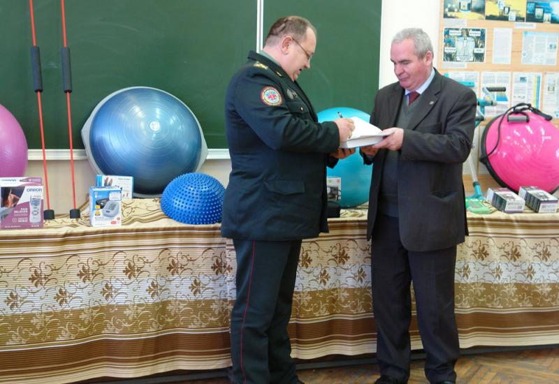 2016.12.28 подарунки від Ліги українок Канади 2016.12.28 подарунки від Ліги українок Канади