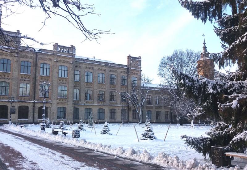 Кампус КПІ, перший корпус взимку Кампус КПІ, перший корпус взимку