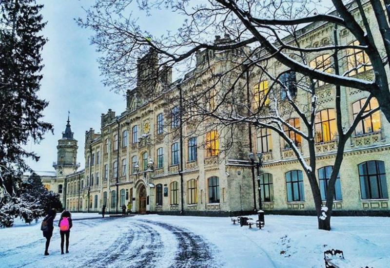 Кампус КПІ, 1 корпус із снігом Кампус КПІ, 1 корпус із снігом