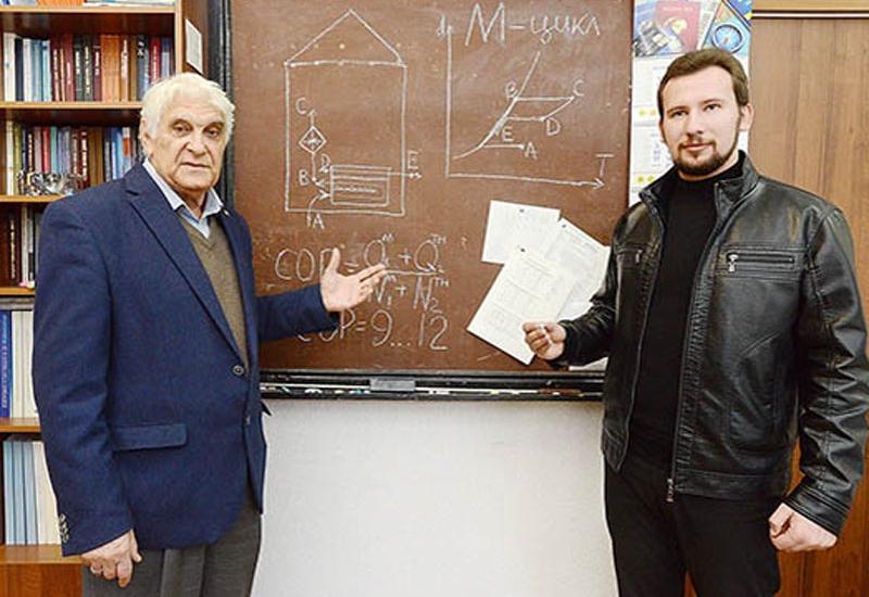 Академік НАН України А.А.Халатов і аспірант О.С.Ступак Академік НАН України А.А.Халатов і аспірант О.С.Ступак