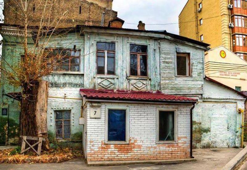 Київ. Контрактова площа, 7 - Найстаріший київський будинок Київ. Контрактова площа, 7 - Найстаріший київський будинок