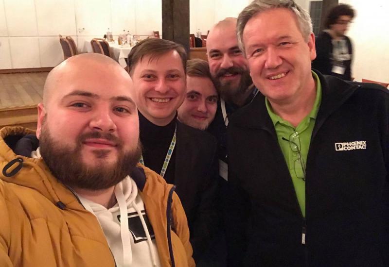 Команда Бесанабар у штаб-квартирі Phoenix Contact Команда Бесанабар у штаб-квартирі Phoenix Contact