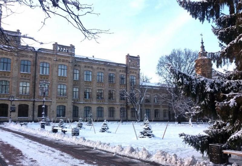 Кампус КПІ, 1 корпус взимку Кампус КПІ, 1 корпус взимку