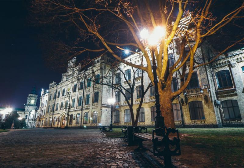 Первый корпус КПИ ночью, автор фотографии - Дмитрий Щерблюк, Источник - Информатор