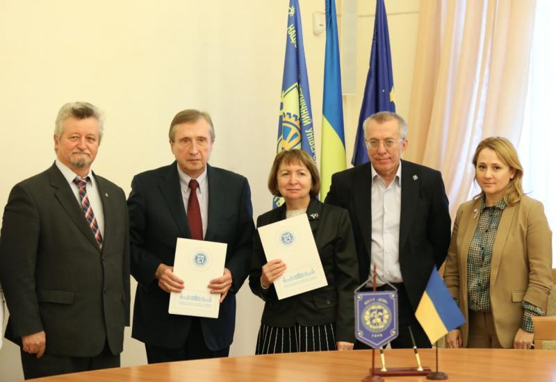 2020.12.09 Lev Gromashevsky Institute of Epidemiology and Infectious Diseases and Igor Sikorsky Kyiv Polytechnic Institute Signed a Cooperation Agreement